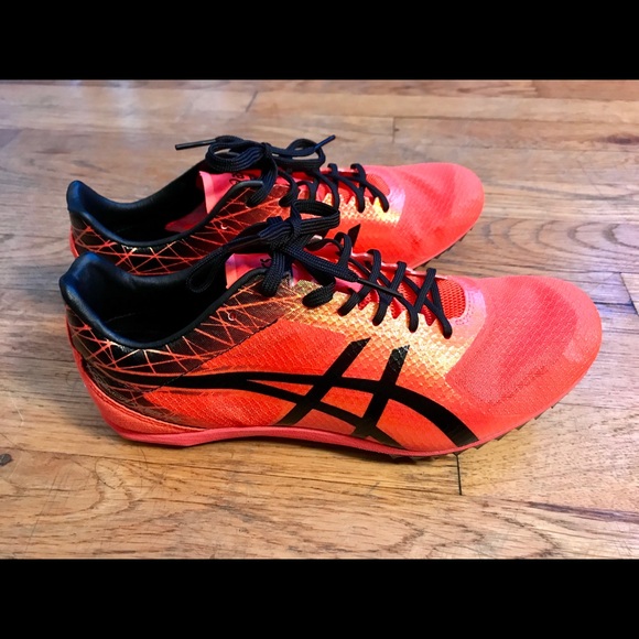 asics mid distance spikes